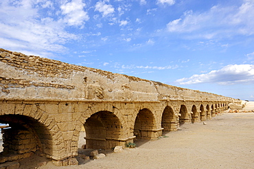 Roman aqueduct, ancient Roman city of Caesarea, Israel, Middle East, Southwest Asia