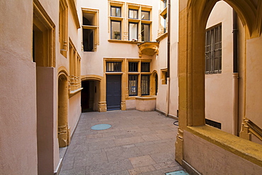 Traboule Hostellerie du Gouvernement, Saint Jean District, historic district of Vieux Lyon, UNESCO World Heritage, Lyon, France, Europe