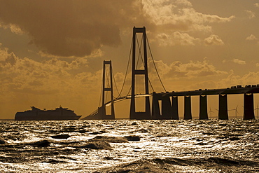 Store Belt, Great Belt Bridge in heavy surf, Nyborg, Korsor, South Denmark, Denmark, Europe