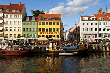 Nyhavn, Nyhavn 17, bar district on the port canal, Copenhagen, Denmark, Europe