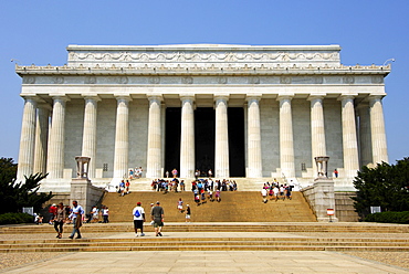 The Lincoln Memorial in the style of a Greek Doric temple, Washington DC, USA, America