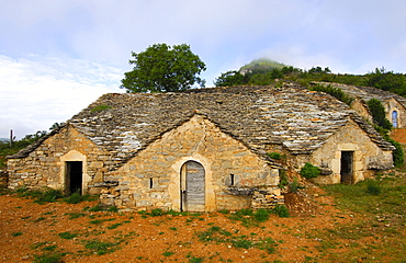 Abandoned half-subterranean wine cellar with natural stone roof in Entre-deux-Monts at Riviere-sur-Tarn, Aveyron, France, Europe