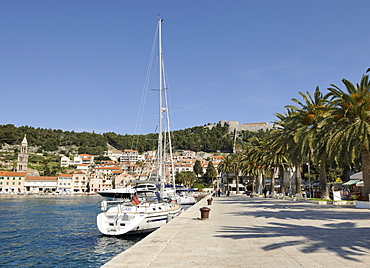 Sailing ship in the port and Spanjola Fortress, Hvar, Hvar Island, Croatia, Europe