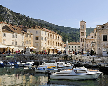 Harbour in front of Trg Sv Stjepana, St. StephenÃ­s Square, Hvar, Hvar Island, Croatia, Europe