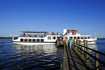 Pleasure boat Utting, Ammersee lake, Fuenf-Seen-Land region, Upper Bavaria, Bavaria, Germany, Europe