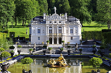 Linderhof Palace, castle of Bavarian King Ludwig II, Graswangtal valley, Oberammergau, Ammergau Alps, Upper Bavaria, Bavaria, Germany, Europe