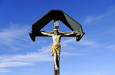 Crucifix in the cemetery of Gelting, Upper Bavaria, Bavaria, Germany, Europe