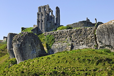 Corfe Castle in the village of the same name, Dorset, southern England, England, United Kingdom, Europe