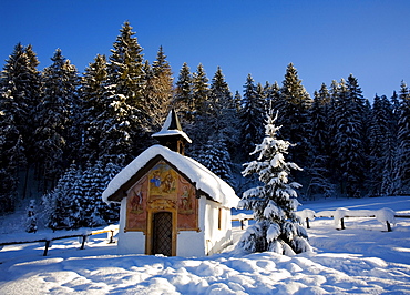 Wintry, snow-covered chapel near Klais, Upper Bavaria, Bavaria, Germany, Europe