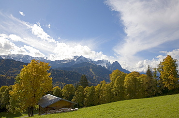 Wetterstein mountain range in autumn, Zugspitze mountain and Alpspitze mountain, Garmisch-Partenkirchen, Upper Bavaria, Bavaria, Germany, Europe