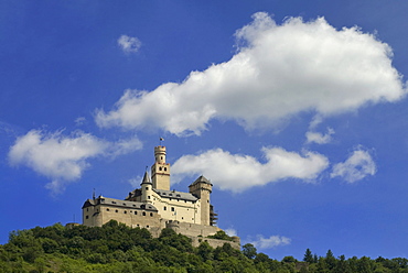 Romantic Marksburg castle located above the town of Braubach, headoffice of the German Castle Association, DBV, UNESCO Upper Middle Rhine Valley World Heritage site, Rhineland-Palatinate, Germany, Europe