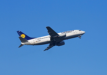 Aircraft of Lufthansa airline, Boeing 737-300, plane named Herford, climbing