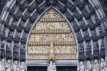 Detailed view, Cologne Cathedral main portal, west facade with restored gable, statue of Mary with baby Jesus in the centre, Cologne, North Rhine-Westphalia, Germany, Europe