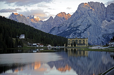 Mount panorama on Lake Misurina with the rising sun, Dolomites, Alto Adige, Italy, Europe