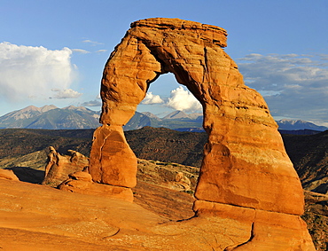 Delicate Arch, rock arch, La Sal Mountains, Arches National Park, Moab, Utah, Southwestern United States, United States of America, USA