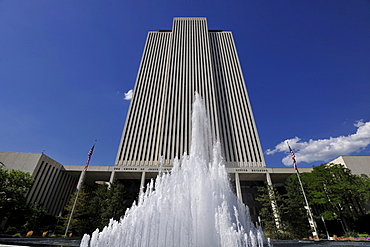 Fountain, Office Building, Temple of The Church of Jesus Christ of Latter-day Saints, Church of Mormons, Temple Square, Salt Lake City, Utah, United States of America, America