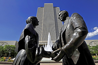 Monuments, Joseph and Emma Smith, in front of a fountain, Office Building, Temple of The Church of Jesus Christ of Latter-day Saints, Church of Mormons, Temple Square, Salt Lake City, Utah, United States of America, America