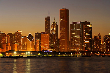 Night shot, Aon Center, Two Prudential Plaza, Trump Tower, Diamond Tower, skyline, Lake Michigan, Chicago, Illinois, United States of America, USA