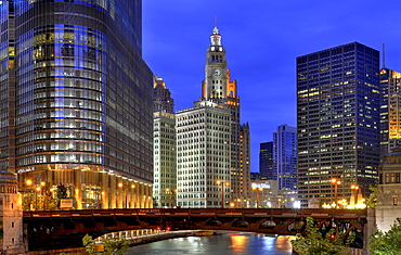 Night shot, IRV Kupcinet Bridge, River Loop, skyline, Trump International Tower, Wrigley Building, Tribune Tower, Chicago University, NBC Tower, Chicago, Illinois, United States of America, USA, North America