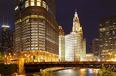 Night shot, IRV Kupcinet Bridge, River Loop, John Hancock Center, Trump International Tower, Wrigley Building, Tribune Tower, Chicago University, Chicago, Illinois, United States of America, USA, North America