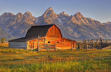 John and Bartha Moulton Homestead Mormon Barn in the morning, historic barn of the Mormons in front of the Teton Range, Mormon Row Historic District, Antelope Flats, Grand Teton National Park, Wyoming, United States of America, USA