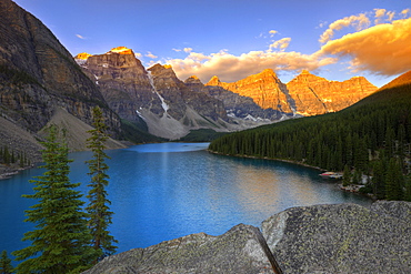 Moraine Lake in the morning, Wenkchemna Range, Valley of the Ten Peaks, Banff National Park, Canadian Rocky Mountains, Alberta, Canada