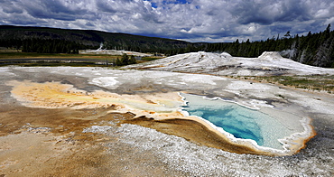 Heart Spring Geyser, Upper Geyser Basin, geothermal springs in Yellowstone National Park, Wyoming, United States of America, USA