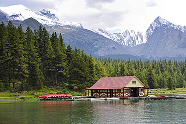 Historic boathouse on the shore of Maligne Lake, in the back Samson Peak and Mount Paul, Maligne Valley, Jasper National Park, Alberta, Canada