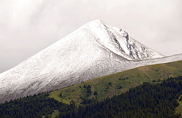 Snowy Samson Peak or Shipwreck Mountain, Maligne Valley, Jasper National Park, Canadian Rocky Mountains, Alberta, Canada