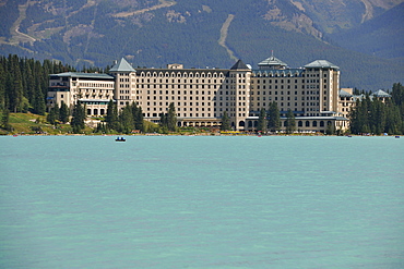 Luxury hotel, Fairmont Chateau Lake Louise Hotel, Lake Louise, Banff National Park, Canadian Rockies, Alberta, Canada