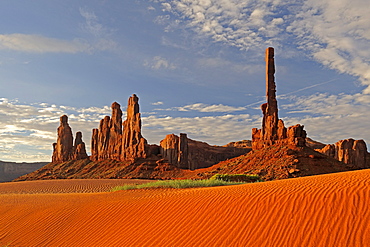 Totem Pole at sunrise, Monument Valley, Arizona, USA