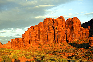 Thunderbird Mesa at sunrise, Monument Valley, Arizona, USA