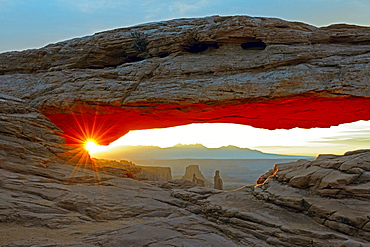 Mesa Arch at sunrise, Canyonlands National Park, Utah, USA