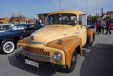 International pickup at a meeting