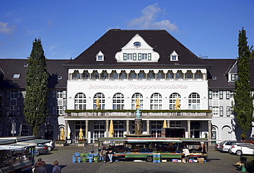 Historic Margarethenhoehe estate, founded by Margarethe Krupp, garden city, Marktplatz square, M Restaurant, Essen, North Rhine-Westphalia, Germany, Europe