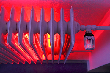 Radiator with thermostat, illuminated, heating costs