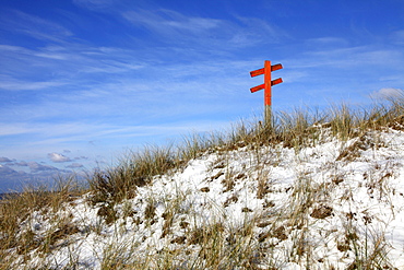 Winter, snow-covered dunes and beach area on the East Frisian North Sea island of Spiekeroog, Lower Saxony, Germany, Europe