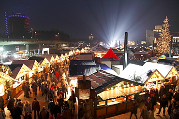 Evening at the Christmas market at the CentrO shopping center, Oberhausen, North Rhine-Westphalia, Germany, Europe