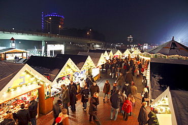 Evening at the Christmas market at the CentrO shopping center, Oberhausen, North Rhine-Westphalia, Germany, Europe