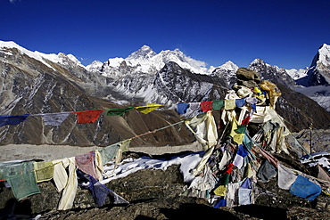 Prayer flags in front of the Everest massif from Gokyo Ri, Khumbu, Sagarmatha National Park, Nepal, Asia