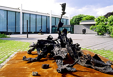 Metal sculpture located in front of the Lehmbruck Museum, Center for International Sculpture, Duisburg, North Rhine-Westphalia, Germany, Europe