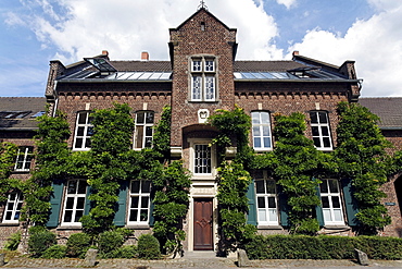 Historic Gut Selikum manor, Neuss-Reuschenberg, Lower Rhine region, North Rhine-Westphalia, Germany, Europe