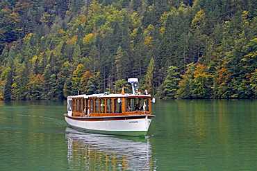 Excursion boat on lake Koenigssee in fall, Berchtesgaden, Bavaria, Germany, Europe