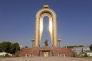 Statue, memorial to Ismail Samani or Ismoili Somoni, Dushanbe, Tajikistan, Central Asia