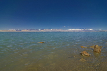 Turquoise Lake Karakul, Karakul, Pamir Mountains, Tajikistan, Central Asia