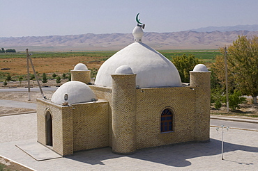 Ruin of the Seyit Jemalettdin Mosque, located between Ashgabat and Mary, Turkmenistan, Central Asia