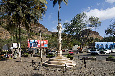 Monument in form of a column, Ciudad Velha, Cidade Velha, island of Santiago, Cabo Verde, Africa