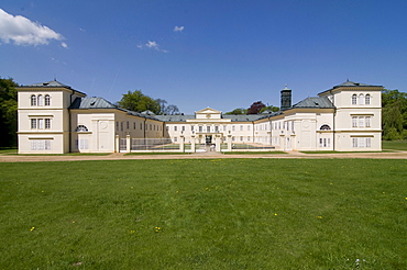 Kynzvart Castle, inner courtyard with fountain, Kynzvart, Czech Republic, Europe