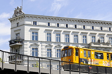 S-Bahn, local railway, driving on elevated tracks, Kreuzberg district, Berlin, Germany, Europe