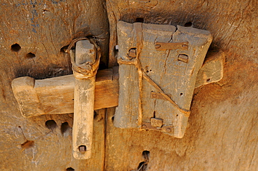 Old door locker at the ruins of Ouadane, UNESCO World Heritage Site, Mauritania, northwestern Africa